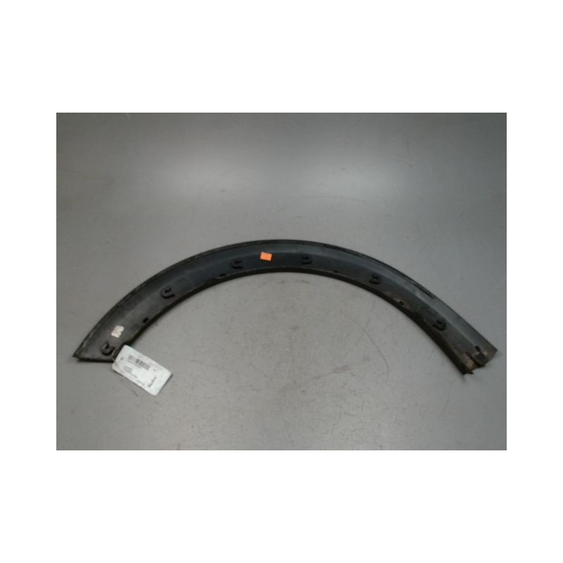 ELARGISSEUR AILE AVANT DROIT DACIA SANDERO