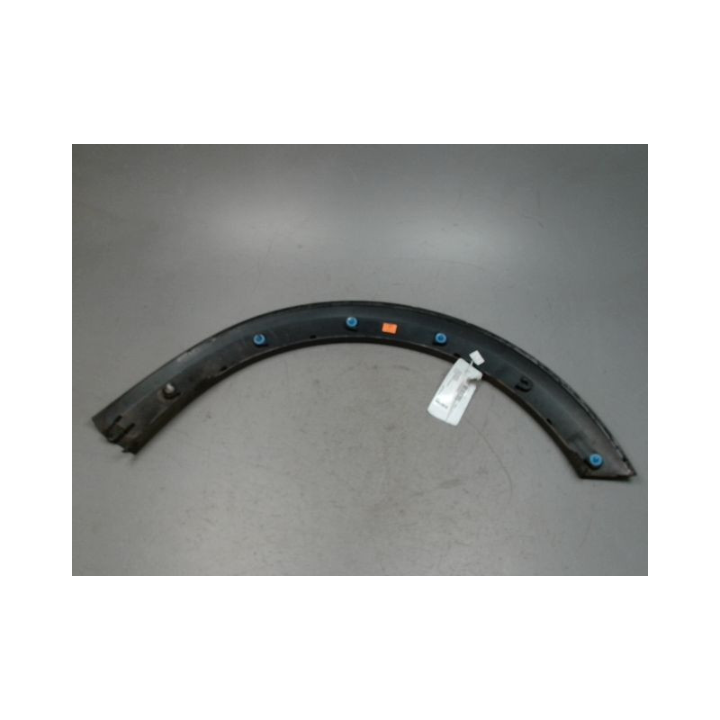 ELARGISSEUR AILE AVANT GAUCHE DACIA SANDERO