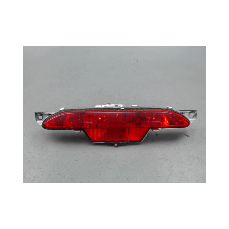 FEU BROUILLARD CENTRAL ARRIERE PEUGEOT 208