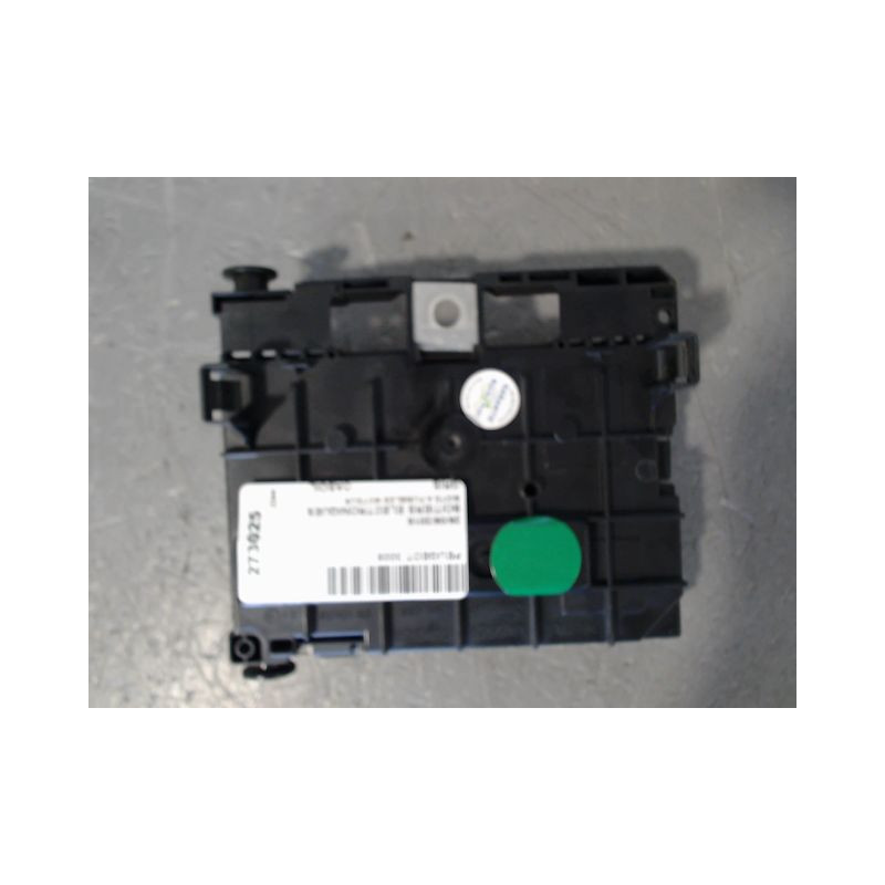 BOITE A FUSIBLES PEUGEOT 3008
