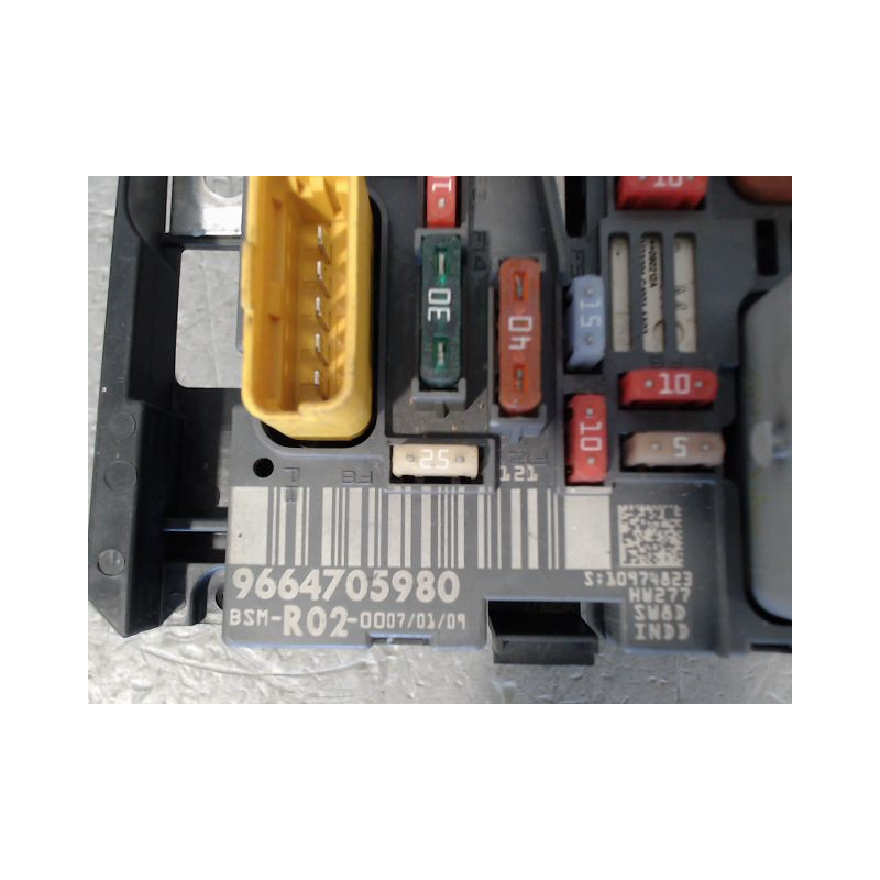 BOITE A FUSIBLES CITROEN C4