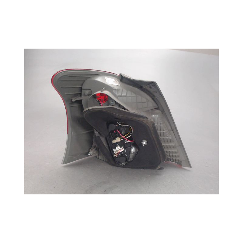 FEU ARRIERE DROIT TOYOTA YARIS