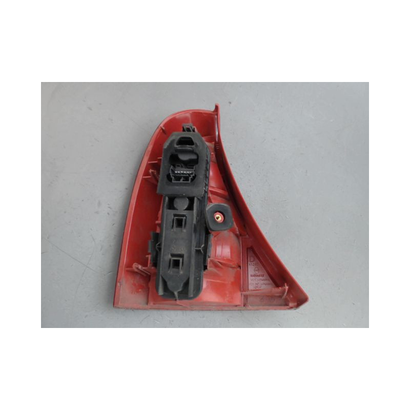 FEU ARRIERE DROIT RENAULT CLIO