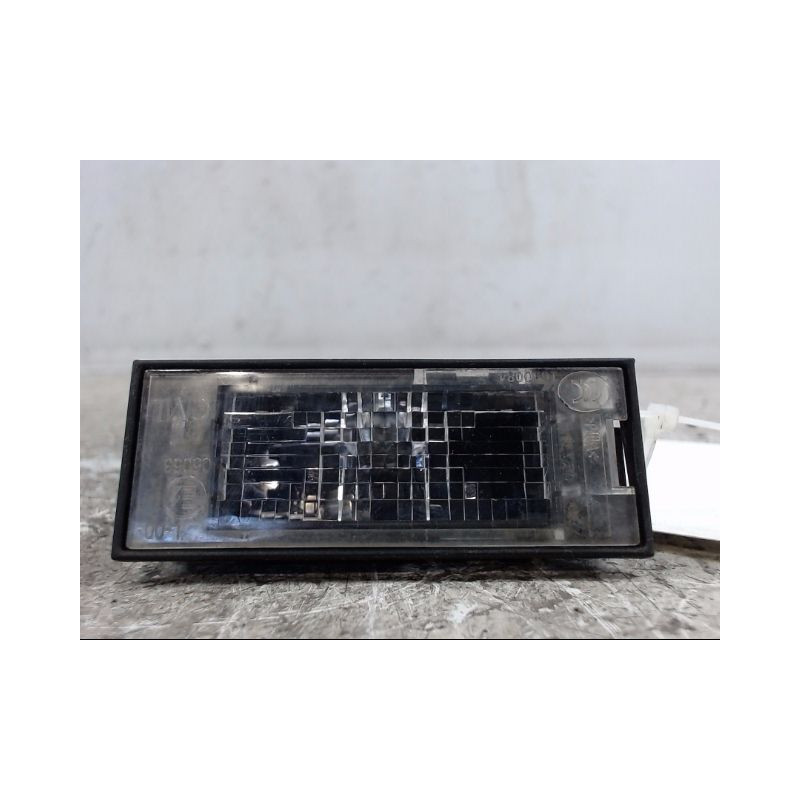 ECLAIREUR PLAQUE DE POLICE DROIT RENAULT MEGANE III 2008-
