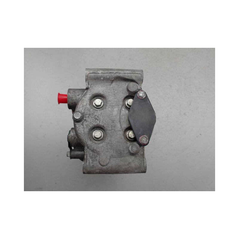 COMPRESSEUR AIR CONDITIONNE FORD FIESTA
