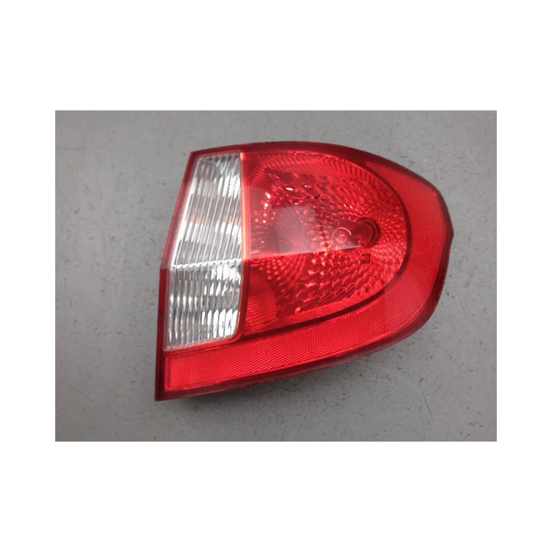 FEU ARRIERE DROIT HYUNDAI GETZ