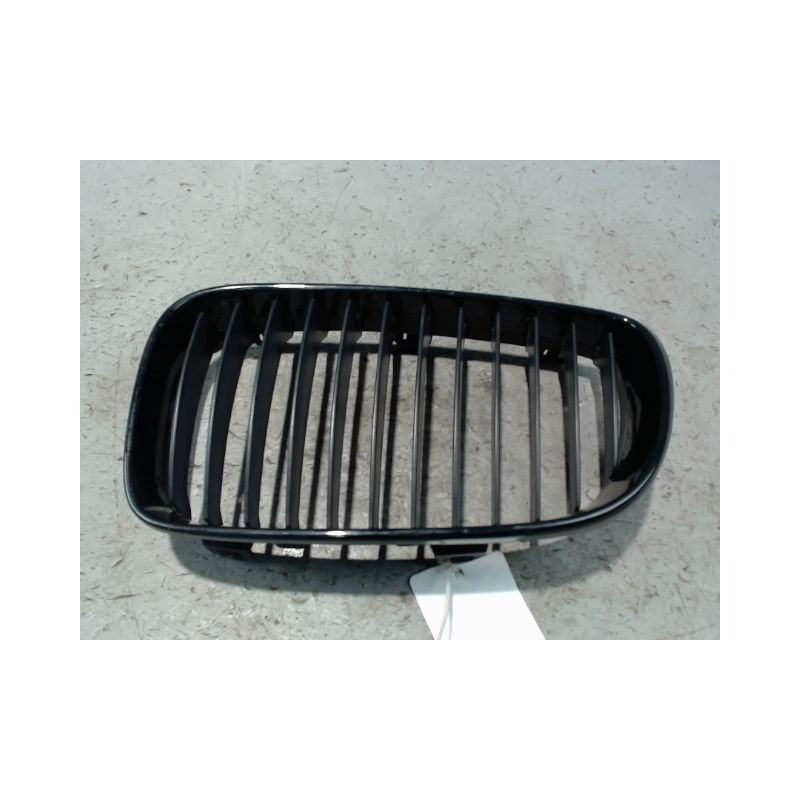 GRILLE CALANDRE GAUCHE B.M.W. SERIE 1