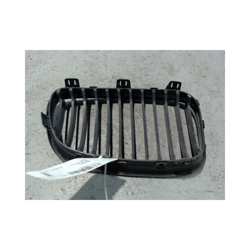 GRILLE CALANDRE GAUCHE B.M.W. SERIE 1