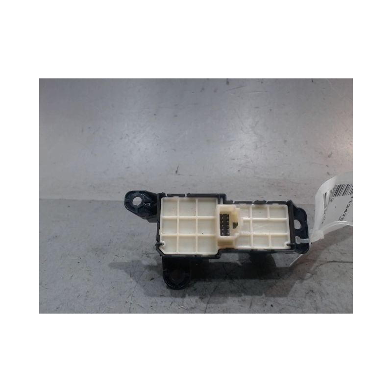 INTERIEUR COMMANDE FREIN A MAIN TOYOTA YARIS CRO