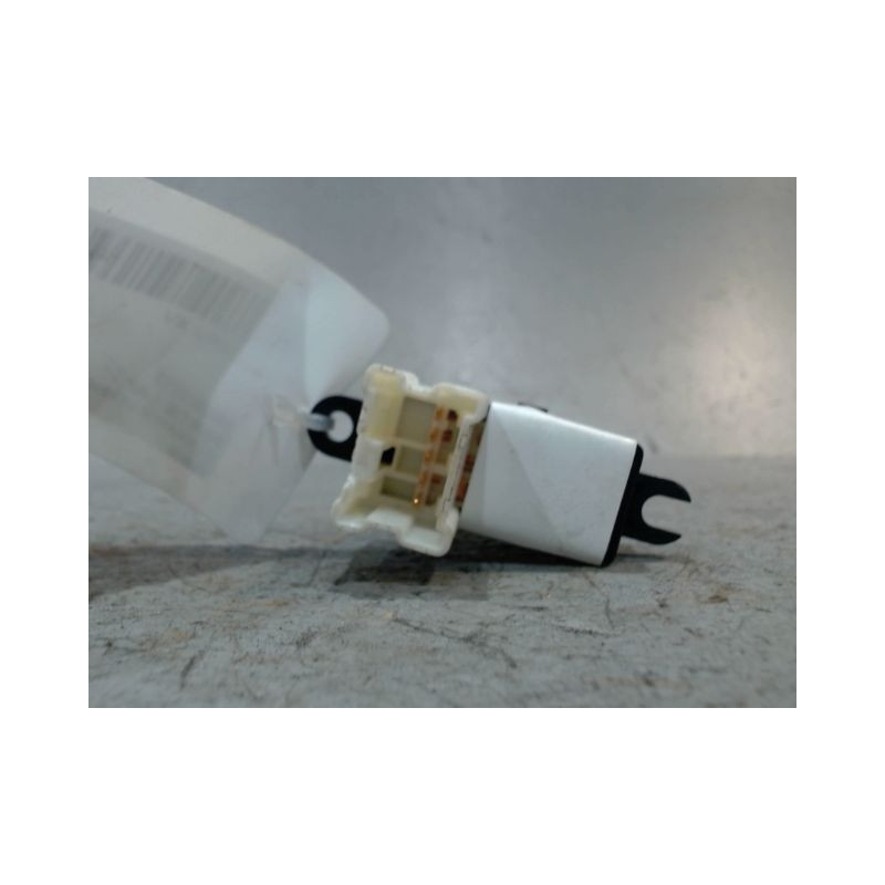 COMMANDE LEVE-GLACE PORTE AVD SUBARU XV