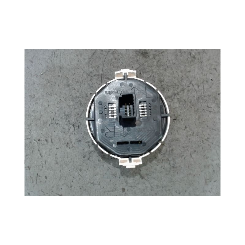 BOUTON DE WARNING TOYOTA YARIS