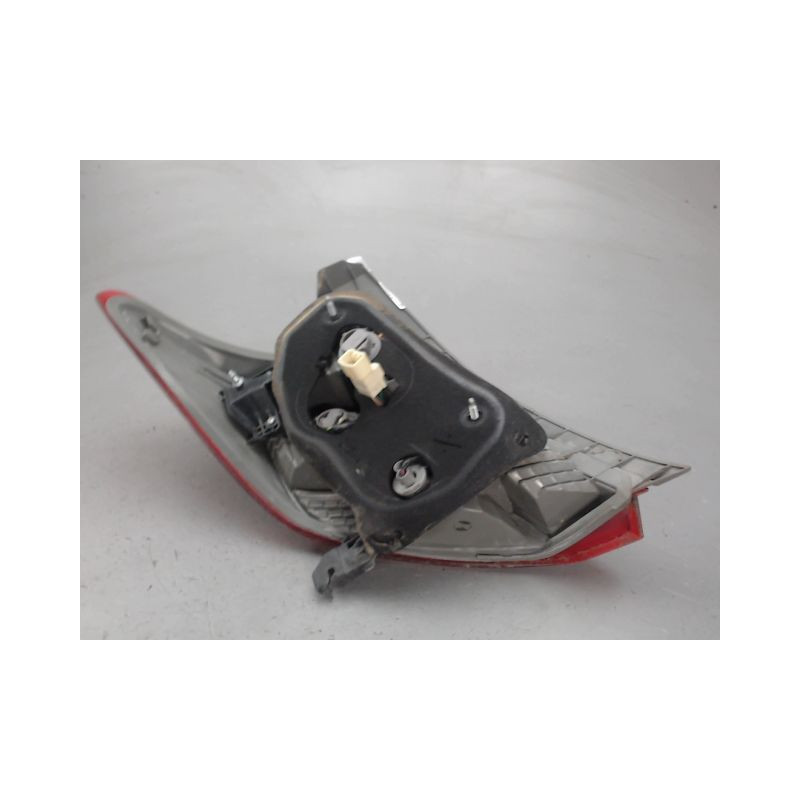 FEU ARRIERE DROIT TOYOTA YARIS