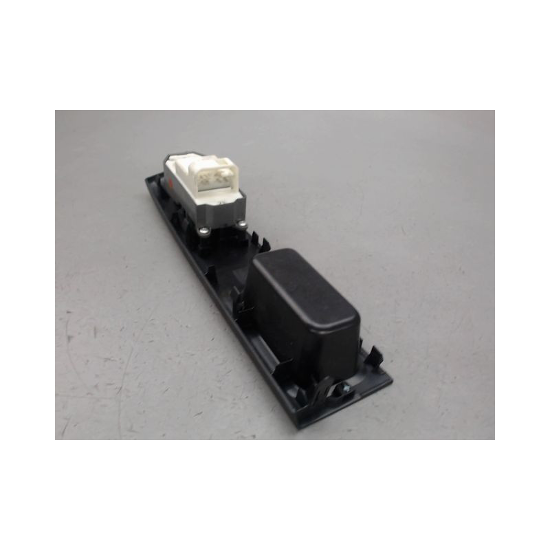COMMANDE LEVE-GLACE PORTE AVG TOYOTA YARIS