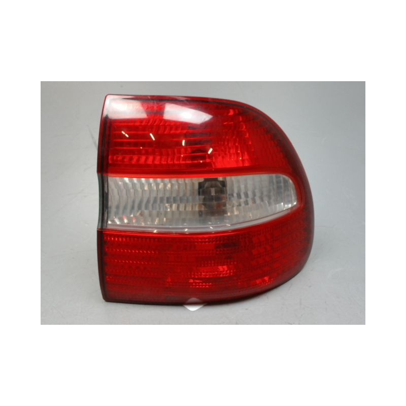 FEU ARRIERE DROIT VOLVO V40 2000-