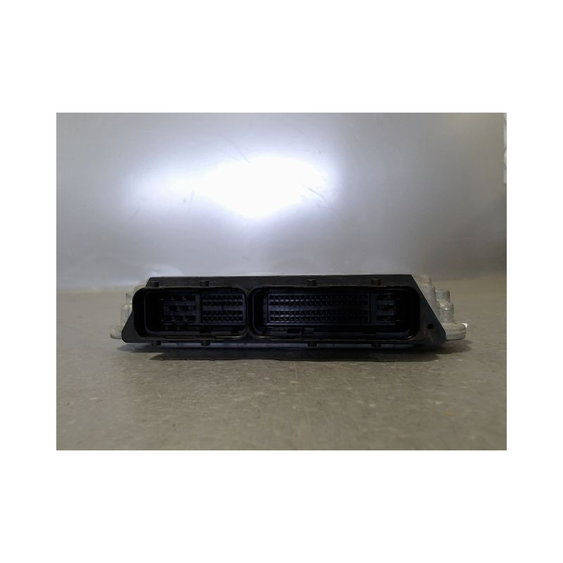 CALCULATEUR MOTEUR TOYOTA YARIS