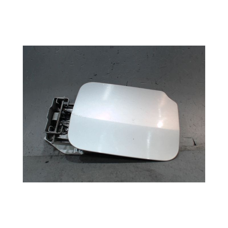 VOLET DE TRAPPE CARBURANT DACIA DUSTER