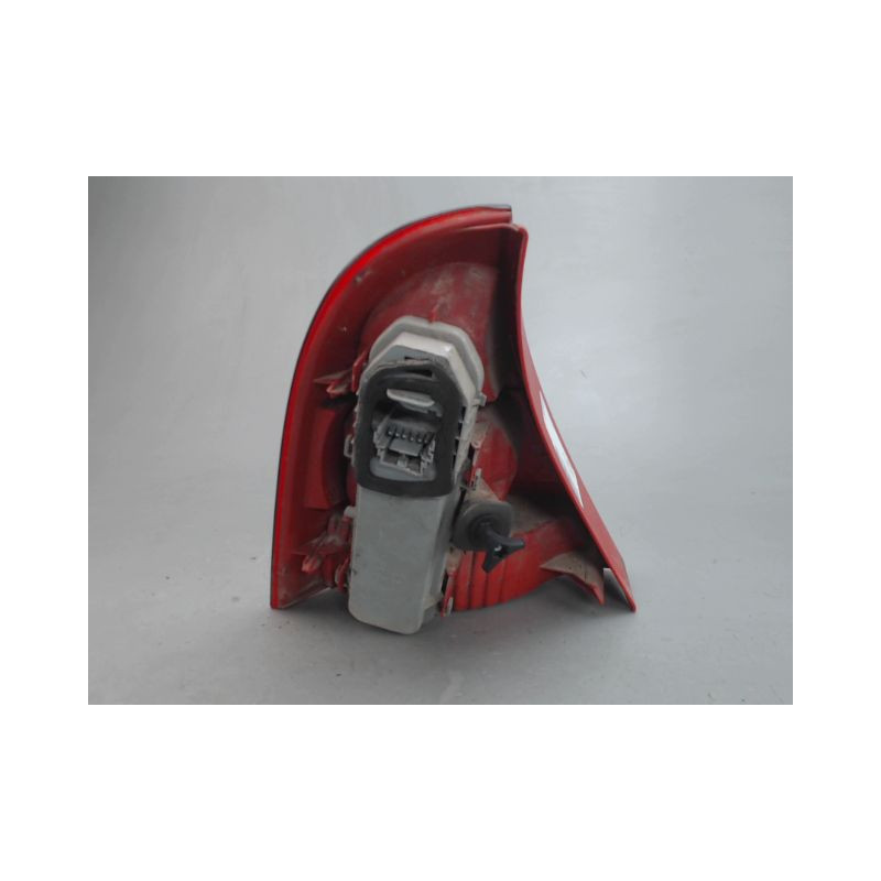 FEU ARRIERE DROIT RENAULT CLIO