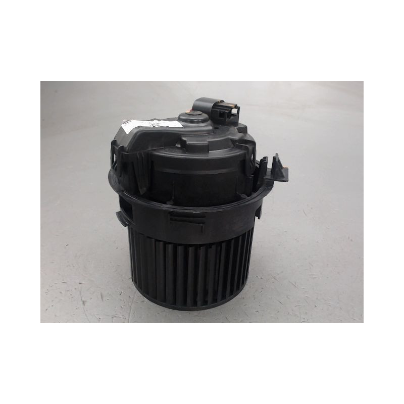 MOTEUR VENTILATEUR CHAUFFAGE DACIA DUSTER