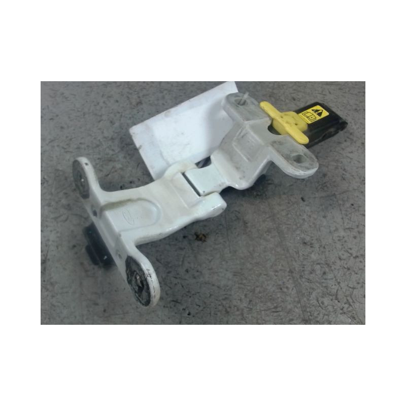 CHARNIERE SUP PORTE BATTANTE ARD FORD T.COURIER