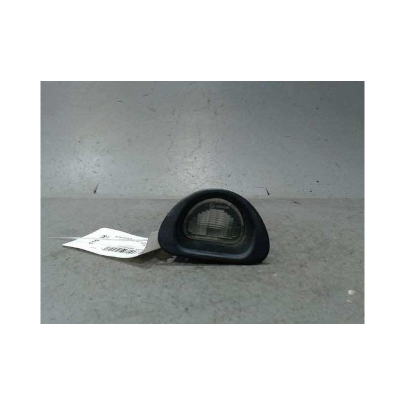 ECLAIREUR PLAQUE DE POLICE DROIT PEUGEOT 107