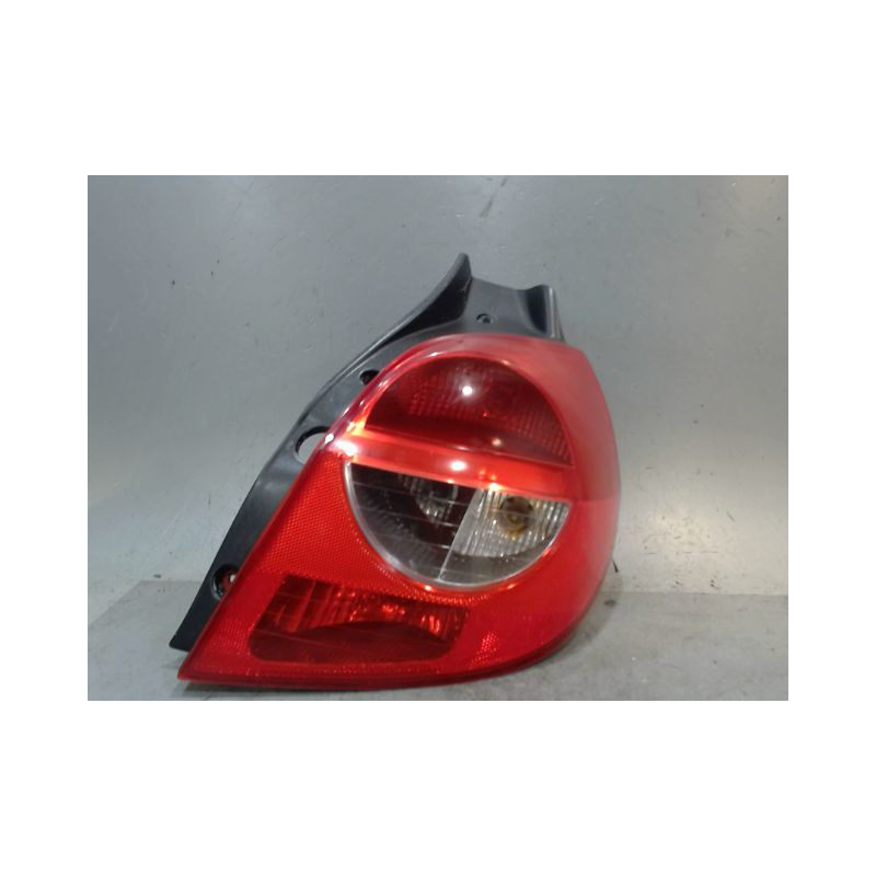 FEU ARRIERE DROIT RENAULT CLIO