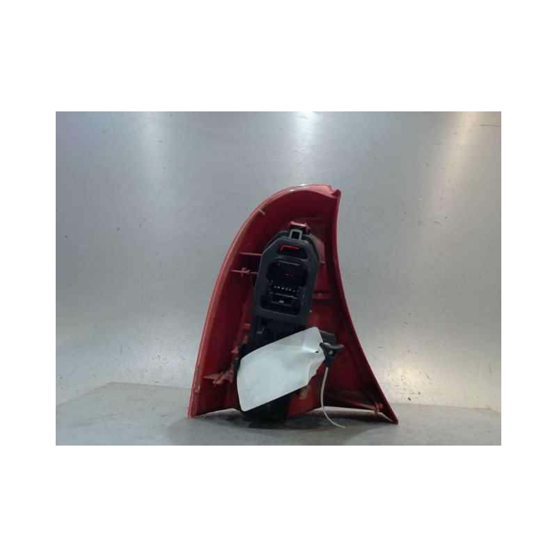 FEU ARRIERE DROIT RENAULT CLIO