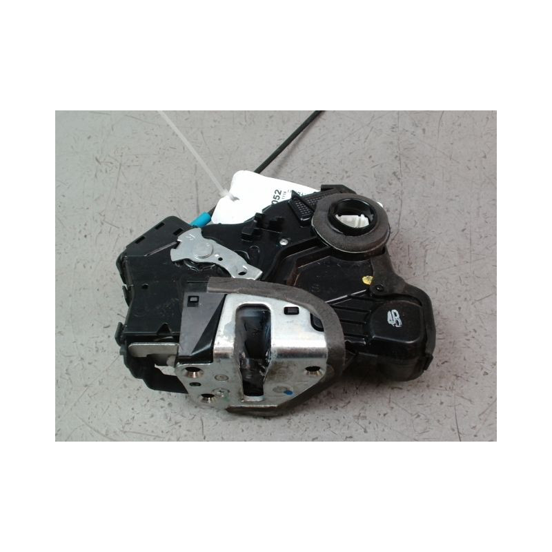SYSTEME CONDAMNATION AVANT DROIT TOYOTA AURIS