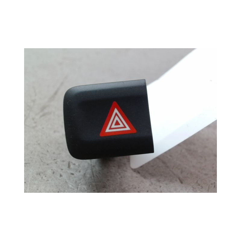 BOUTON DE WARNING CITROEN BERLINGO