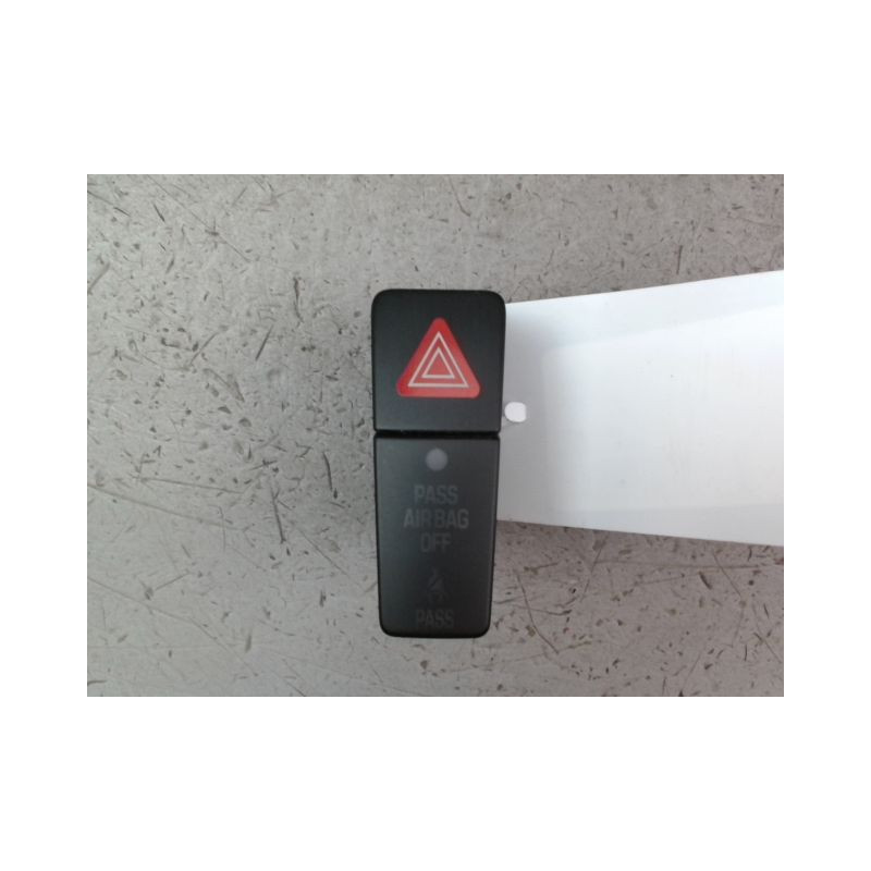 BOUTON DE WARNING SUZUKI SWIFT 3P