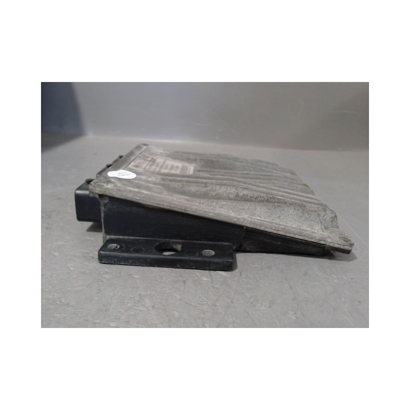 CALCULATEUR MOTEUR RENAULT CLIO