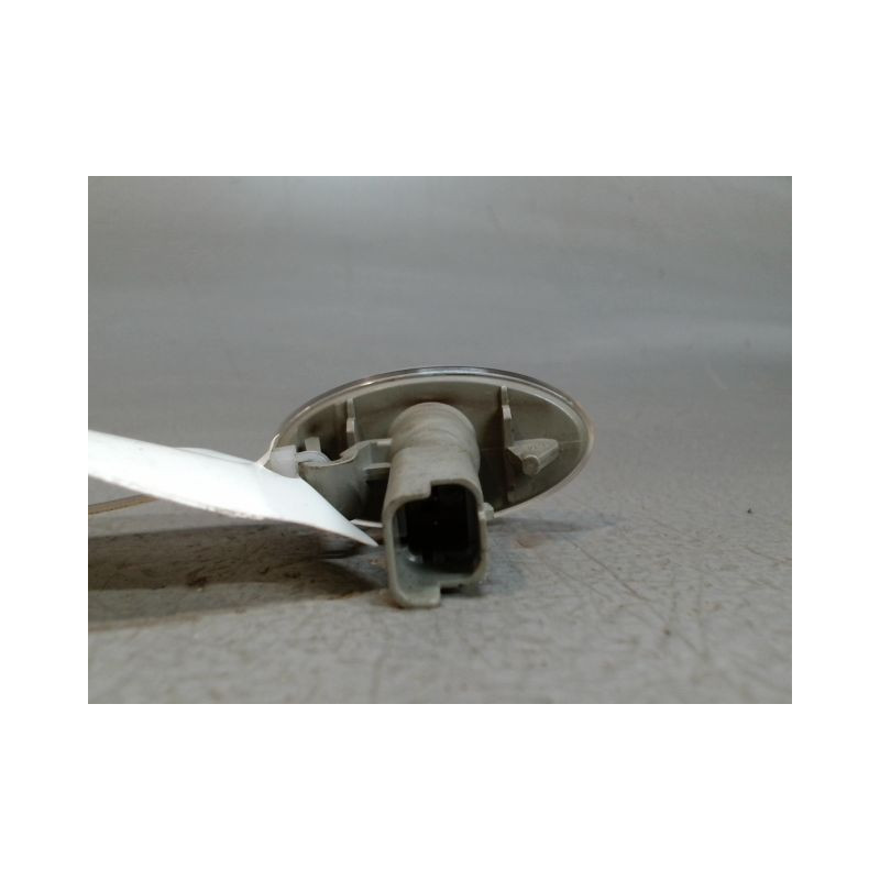 REPETITEUR AILE DROIT PEUGEOT 107 5P
