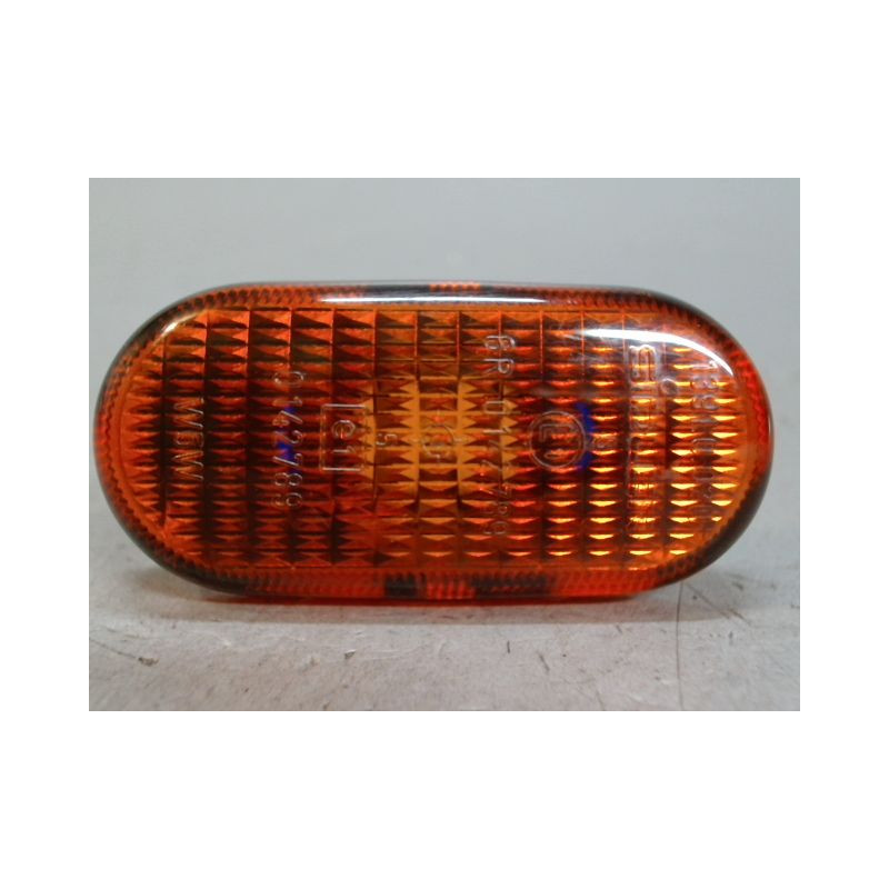 REPETITEUR AILE DROIT RENAULT MEGANE