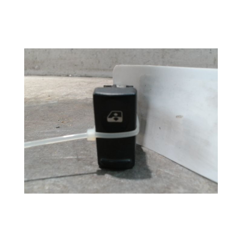 COMMANDE LEVE-GLACE PORTE AVG RENAULT 19