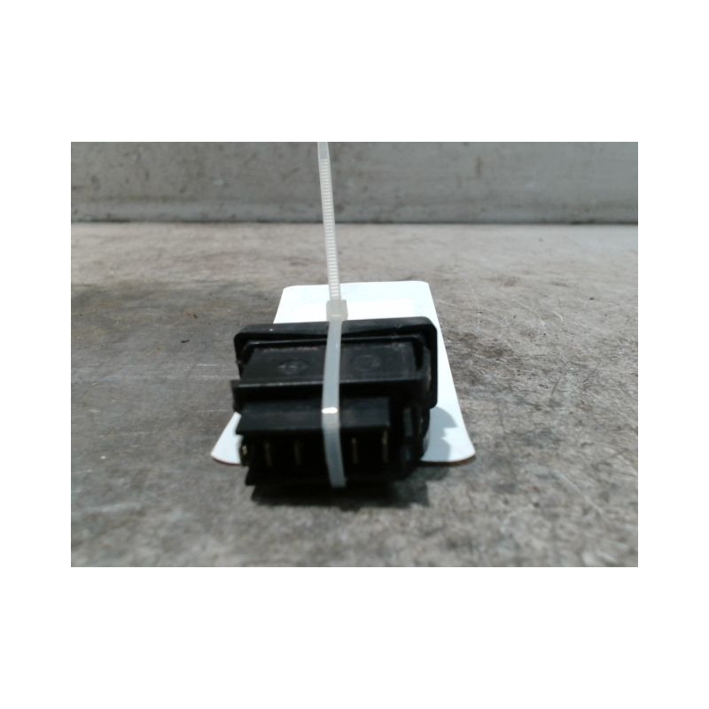 COMMANDE LEVE-GLACE PORTE AVG RENAULT 19