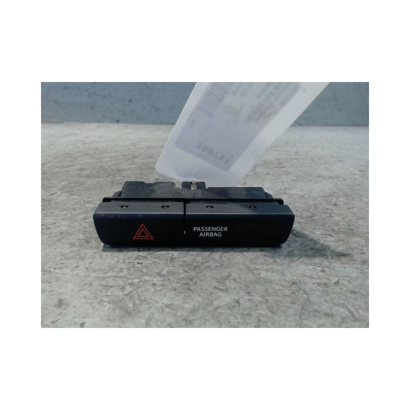 BOUTON DE WARNING SUZUKI IGNIS 03-