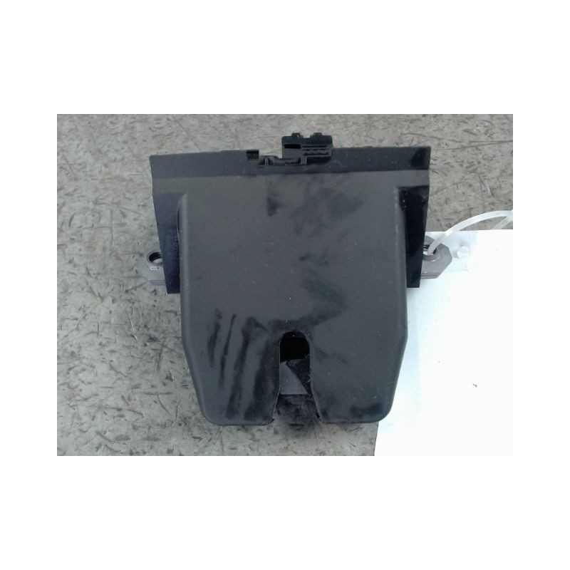SERRURE HAYON  VOLVO V40 2000-