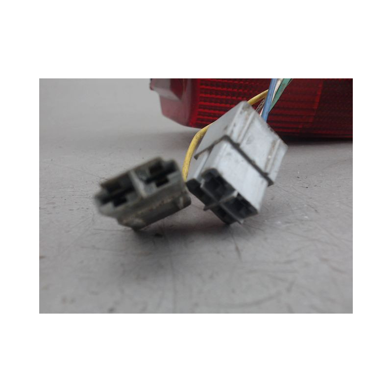 FEU ARRIERE DROIT PEUGEOT 305