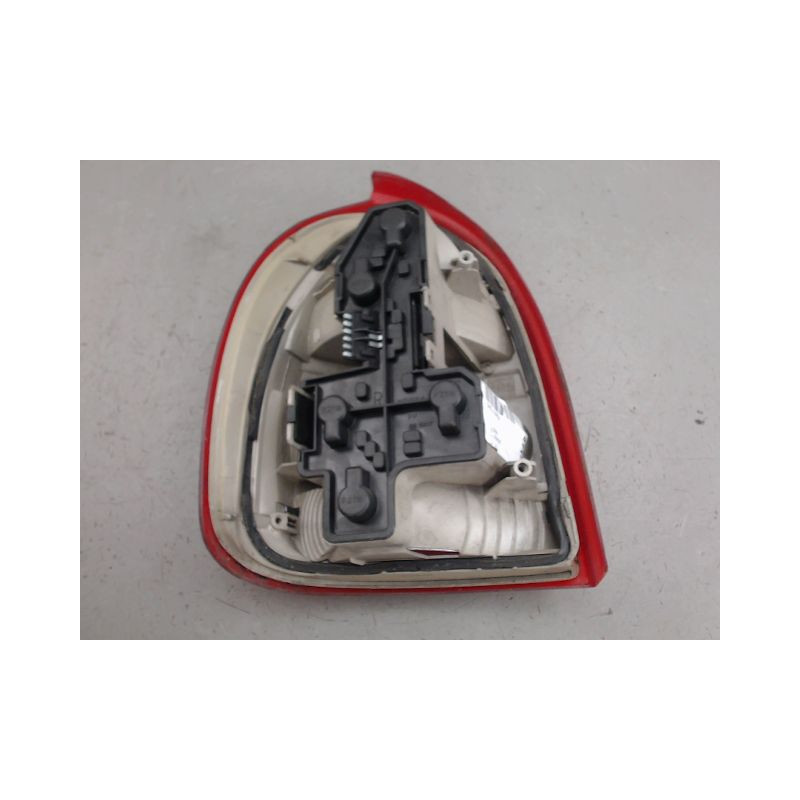 FEU ARRIERE DROIT OPEL CORSA