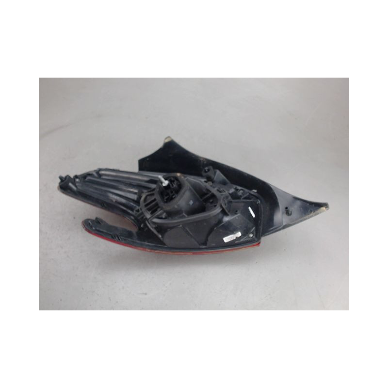 FEU ARRIERE DROIT PEUGEOT 208