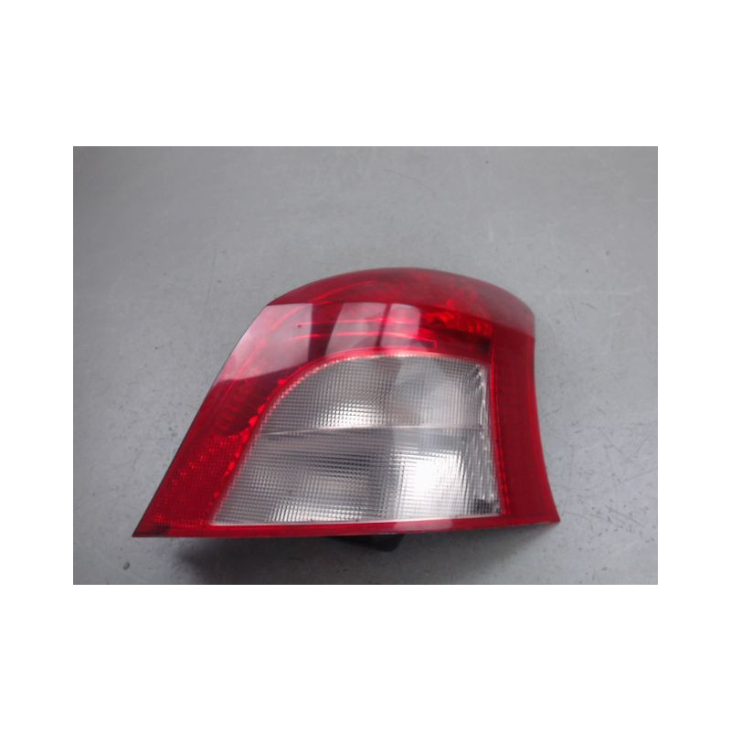 FEU ARRIERE DROIT TOYOTA YARIS