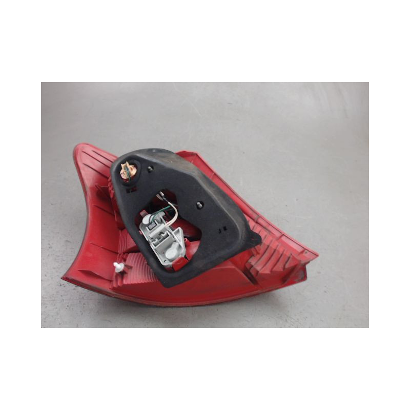 FEU ARRIERE DROIT TOYOTA YARIS