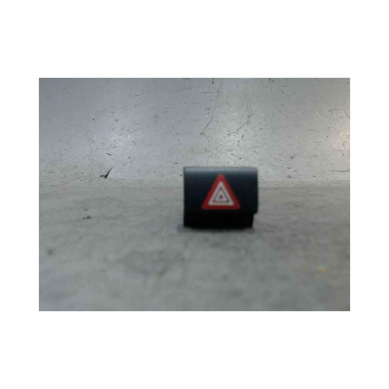 BOUTON DE WARNING CITROEN C4