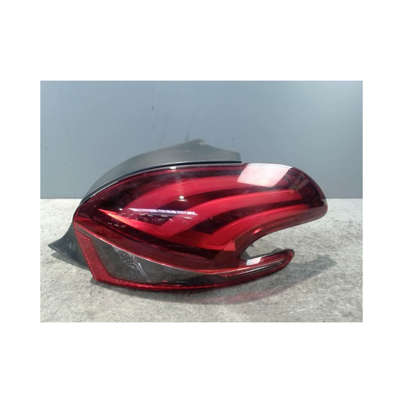 FEU ARRIERE DROIT PEUGEOT 208