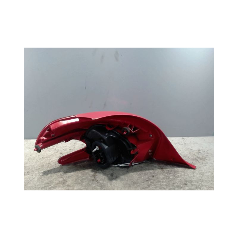 FEU ARRIERE DROIT PEUGEOT 208