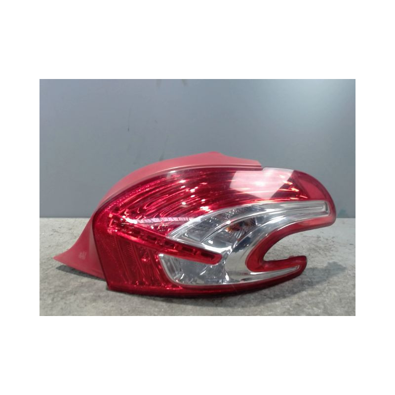 FEU ARRIERE DROIT PEUGEOT 208