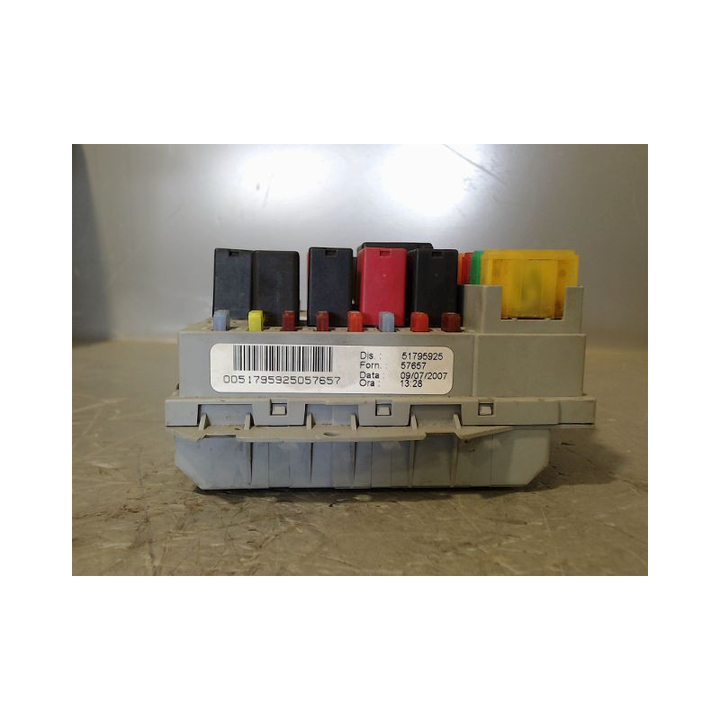 BOITE A FUSIBLES FIAT IDEA MONOSP. PHASE 2 2005-2012