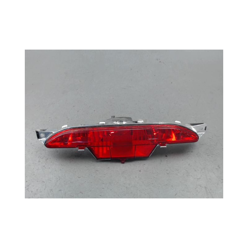 FEU BROUILLARD CENTRAL ARRIERE PEUGEOT 208