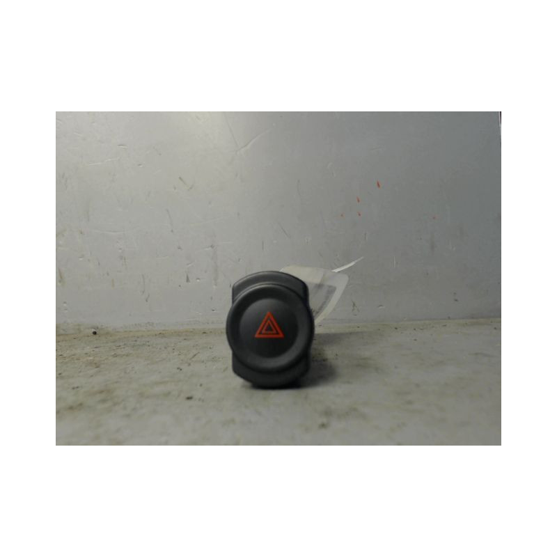 BOUTON DE WARNING DACIA SANDERO