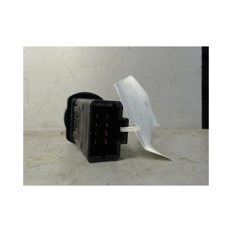 BOUTON DE WARNING DACIA SANDERO