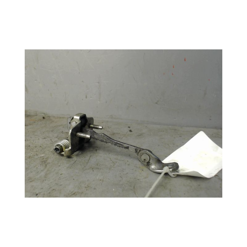 TIRANT PORTE AVANT GAUCHE DACIA SANDERO